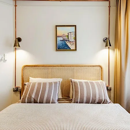 Elsol Mansion - Two Bedroom Flat *